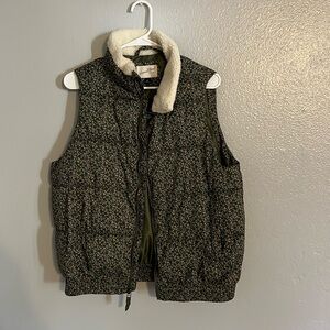 Universal threads vest